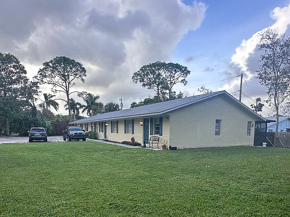 3rd image of 721 SW Gardens Blvd