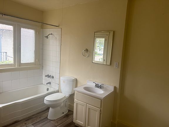 5th image of 567 N Oakland Ave APT 11
