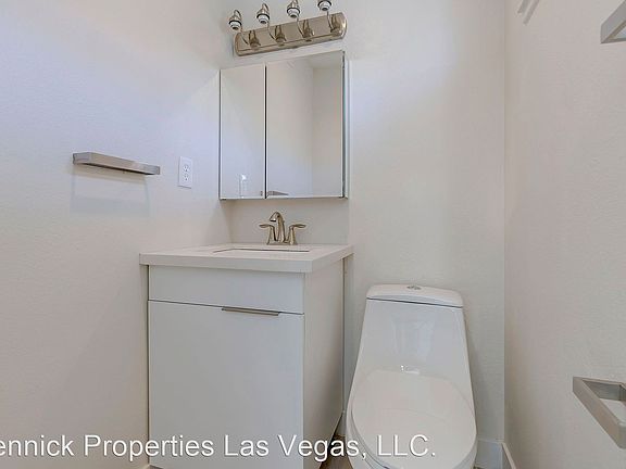 5th image of 448 Jefferson Blvd APT 1