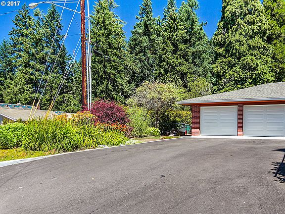 3rd image of 800 NE 47th Ave