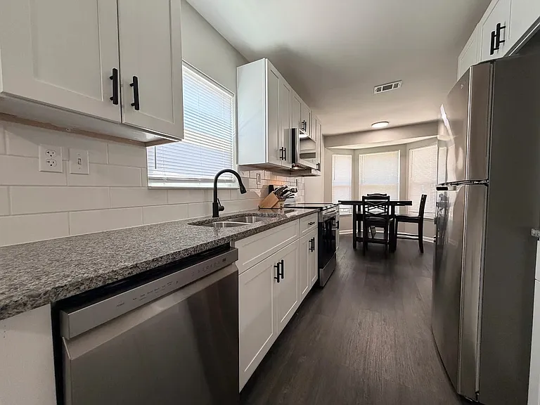 140 Cumberland Ct #D — Photo 2