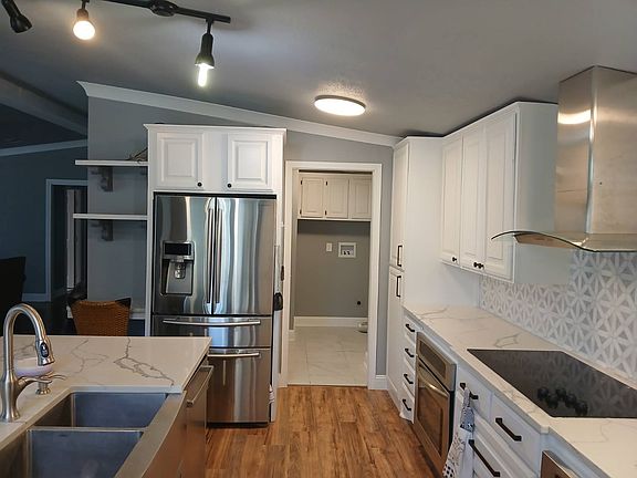 3rd image of 3422 Oak Hill Dr