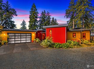 576 Bush Point Rd, Freeland, WA 98249