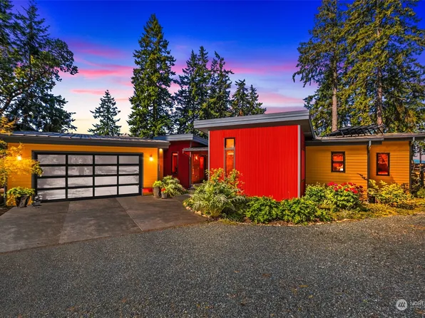 576 Bush Point Road, Freeland, WA 98249