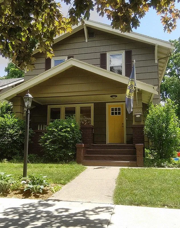 4 bed, 2.5 bath, 1900 sqft, $2,100 — Photo 1