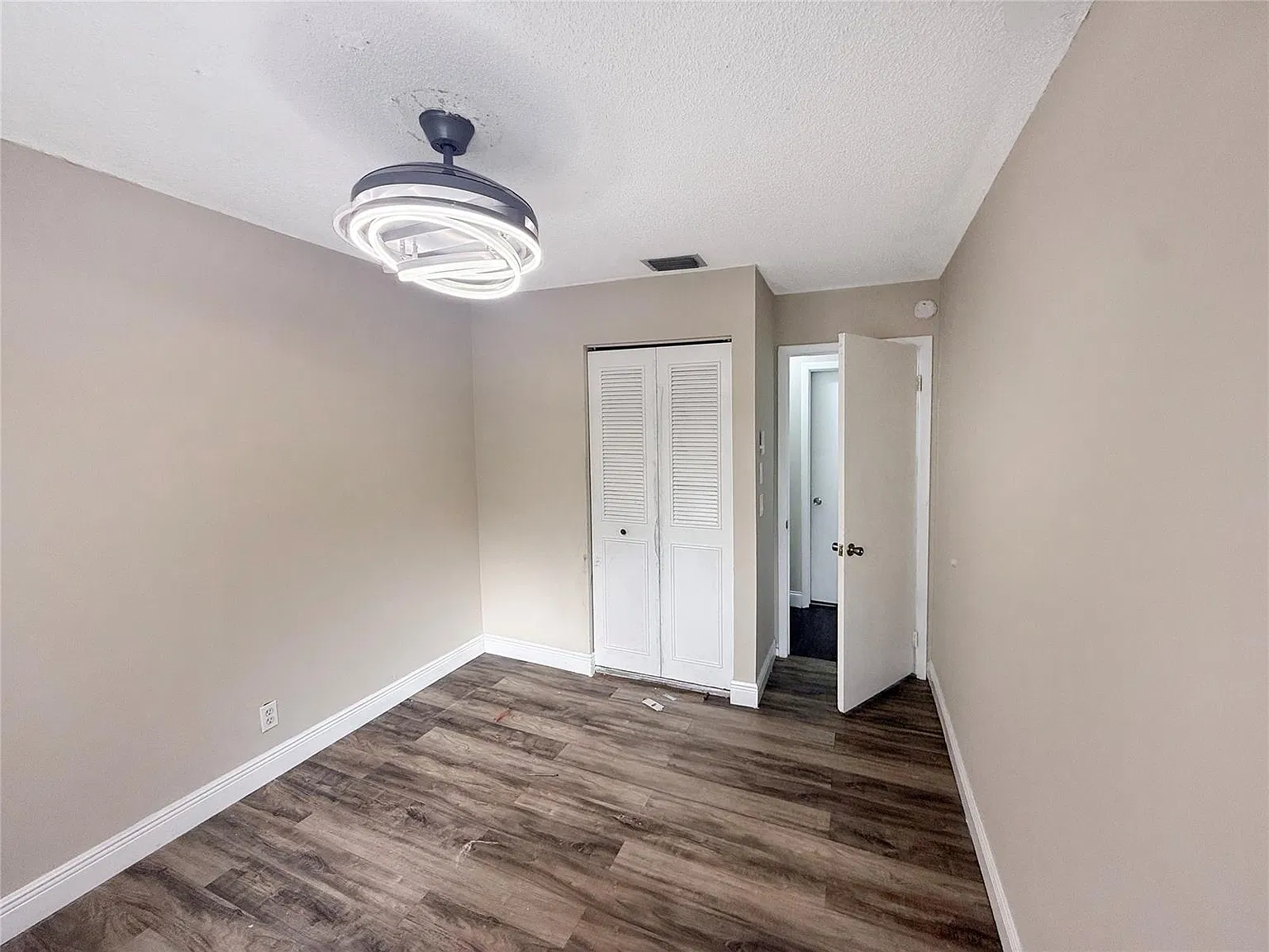 3 bed, 1080 sqft, $2,450 — Photo 3