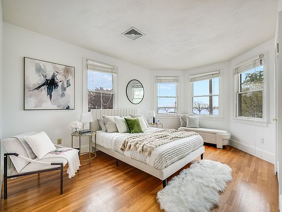 2nd image of 1520 Columbia Rd #2