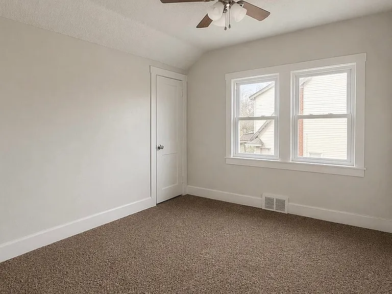 2315 Tuxedo St — Photo 6