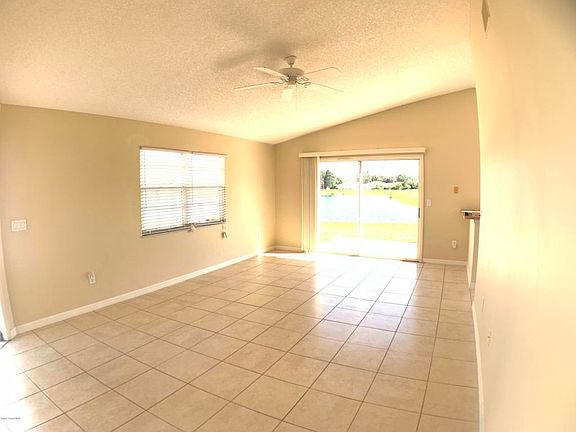 3rd image of 963 Wateroak Dr NE