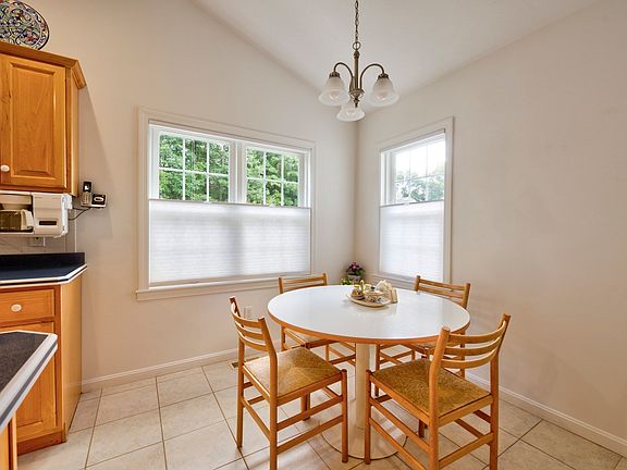 4th image of 5 Pear Tree Ln #5