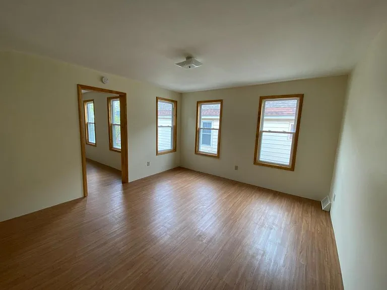 923 Churchill Ave — Photo 7