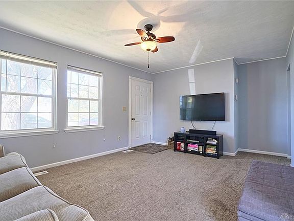3rd image of 853 Flintridge Dr