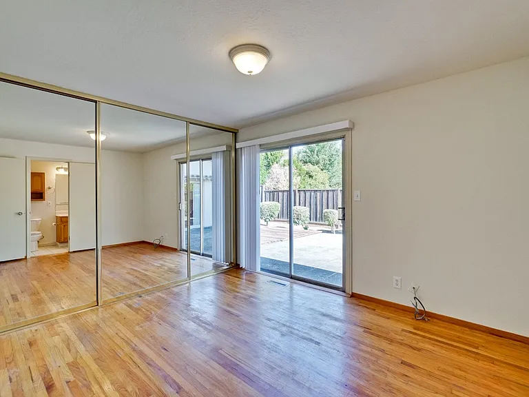 1109 White Cliff Dr — Photo 45