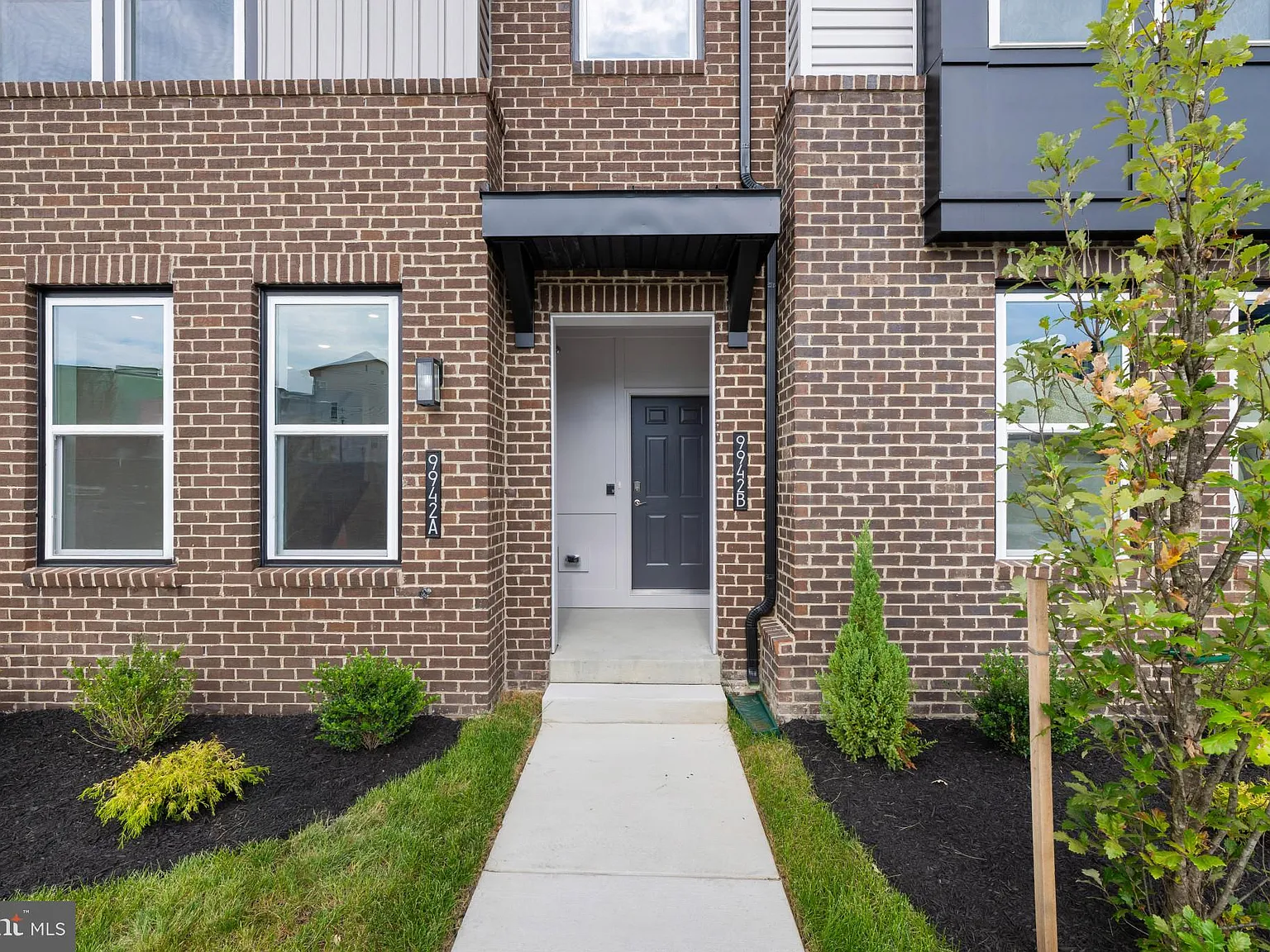 3 bed, 2.5 bath, 1581 sqft, $3,350 — Photo 3