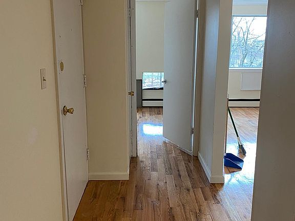3rd image of 607 Hollywood Ave APT 3