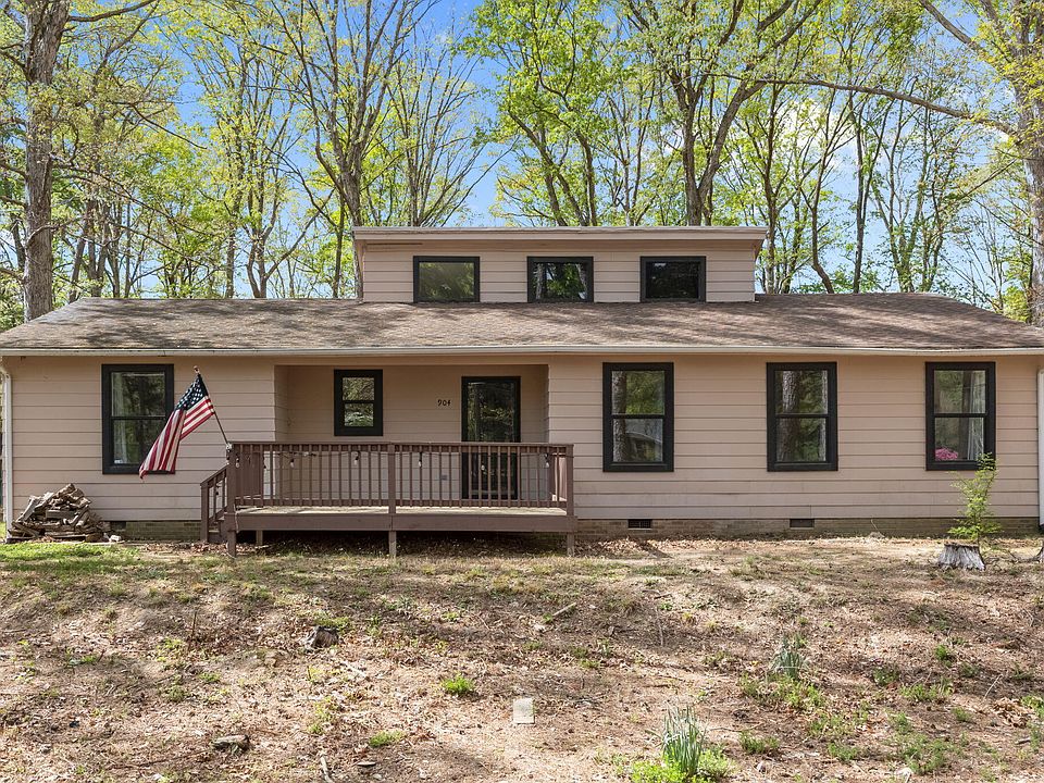 1st image of 904 Snow Hill Rd