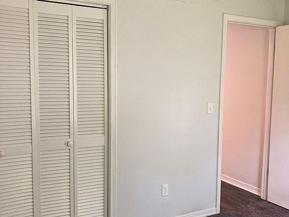3rd image of 7643 Jana Ln S