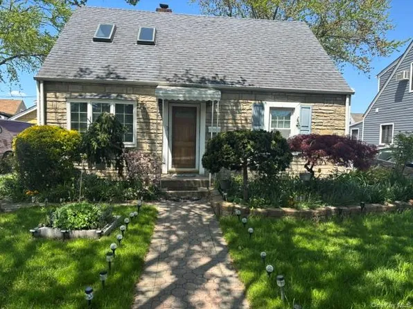 75 Peninsula Boulevard, Valley Stream, NY 11581