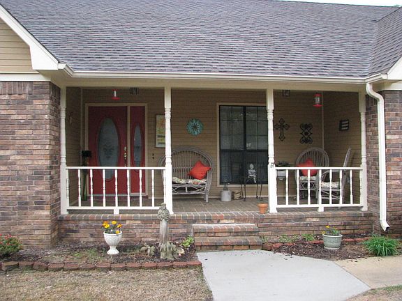 3rd image of 403 Fair Oaks Ln