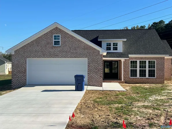 15 Swanee Dr #D, Albertville, AL 35950