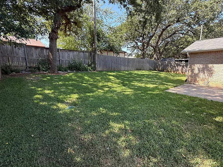 6700 Forestview Dr — Photo 2