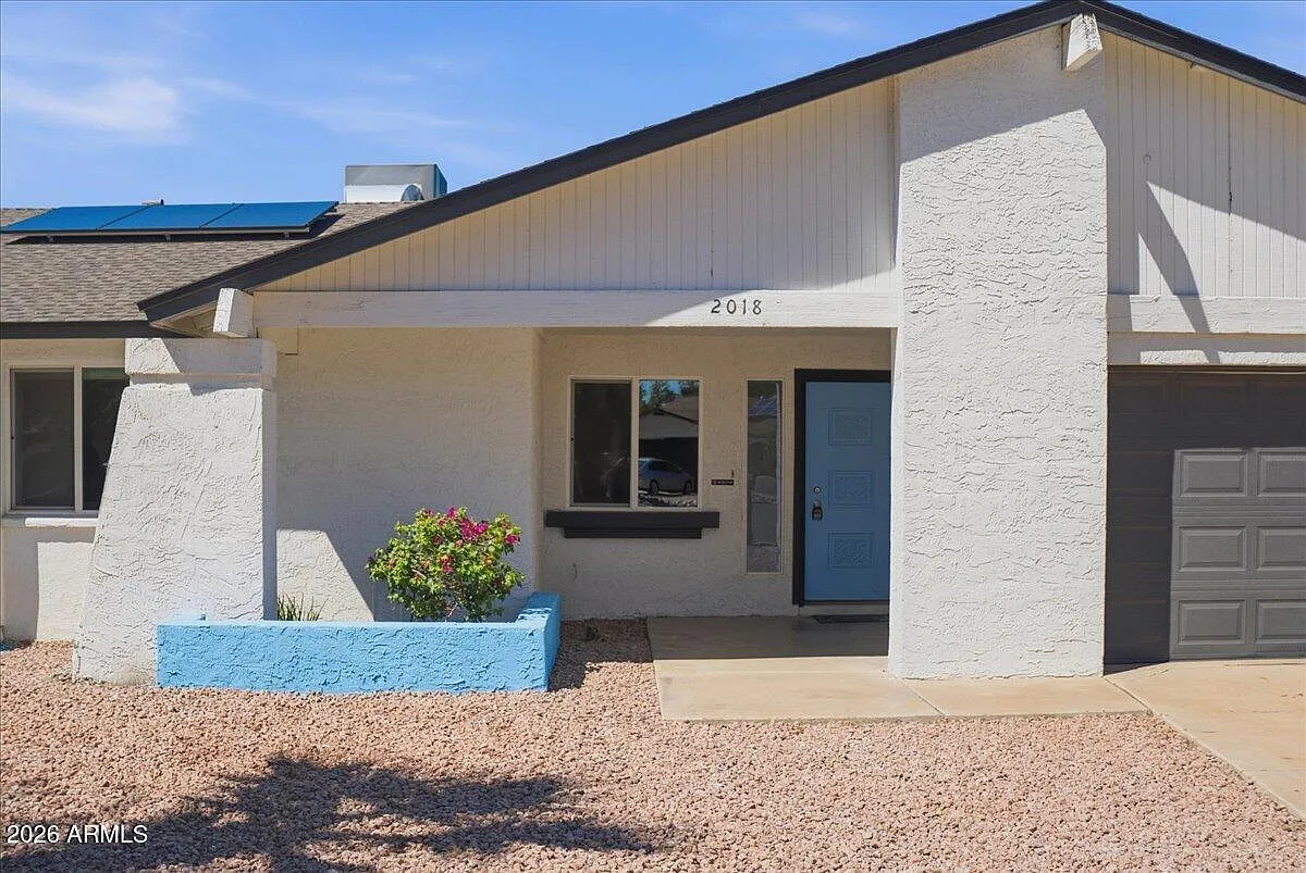 3 bed, 2.0 bath, 1374 sqft, $2,600 — Photo 3