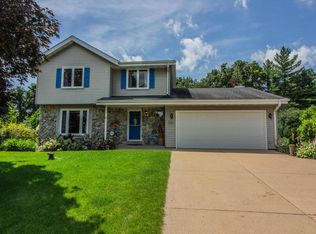 W307N6985 Bette Ann Dr, Hartland, WI 53029