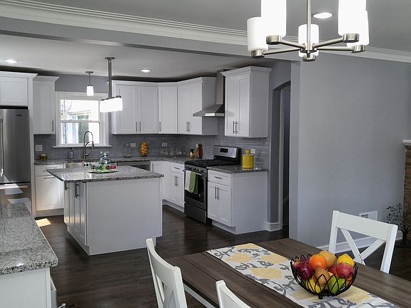 3rd image of 2836 W 93rd St