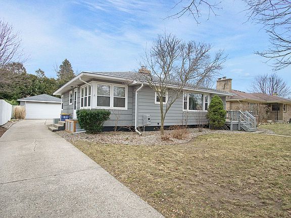 3rd image of 202 Westmont Dr NW