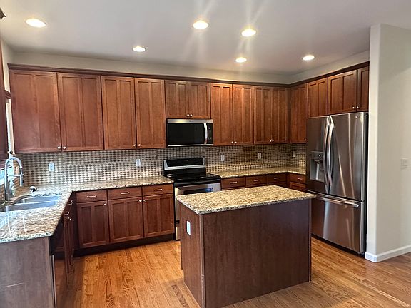 3rd image of 2427 Vale Way