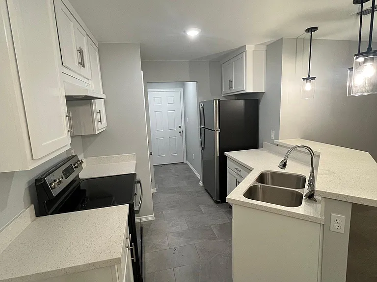 2124 Northridge Ave #C — Photo 1