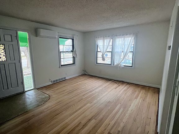 2nd image of 1410 W Broadway St #1410