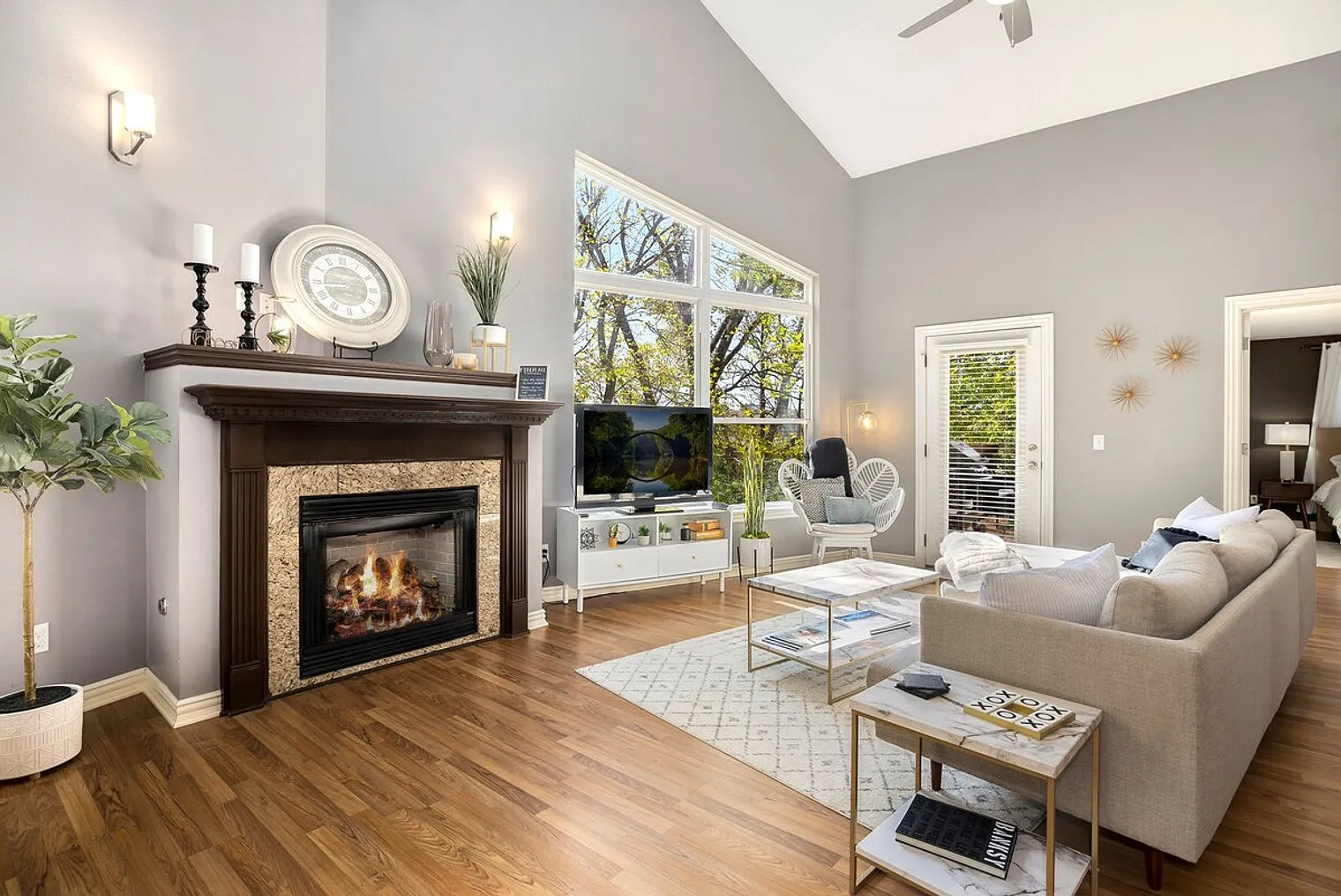 6 bed, 5.0 bath, 3799 sqft, $8,256 — Photo 2