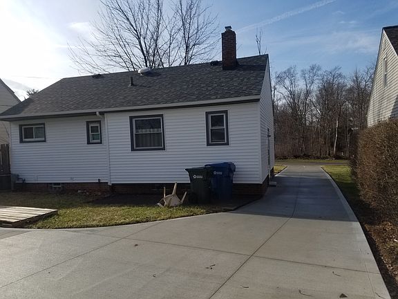3rd image of 628 Longfellow Dr