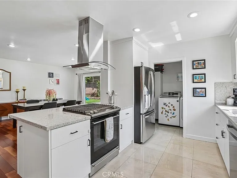 16729 Archwood St — Photo 12