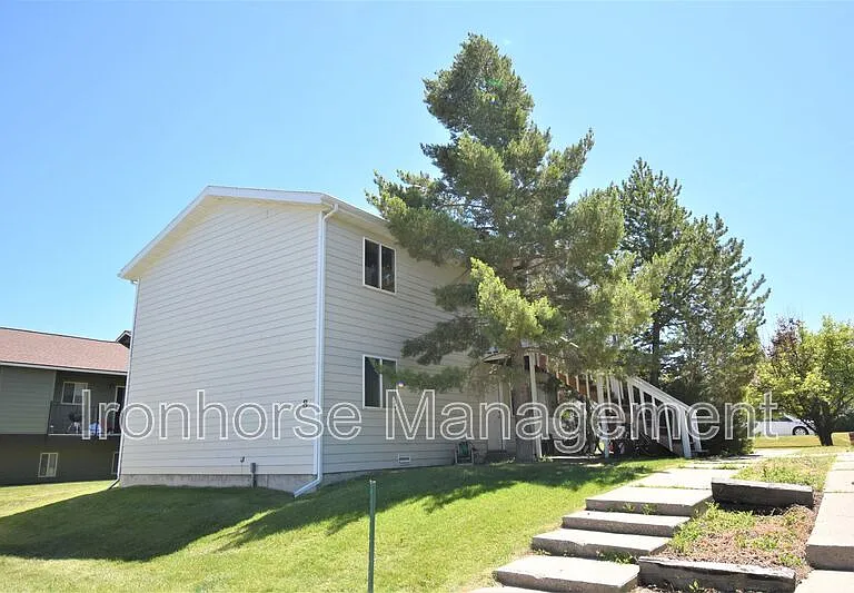 8 Hoffman Dr #1 — Photo 1