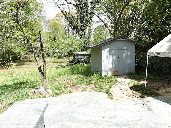 5th image of 1937 Mayes Dr SE