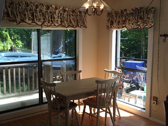 eating area in main room