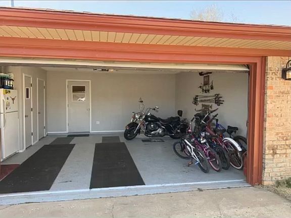 2nd image of 2419 Cherokee Dr