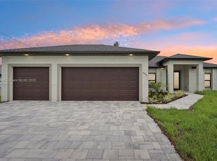2933 SE Santa Barbara Pl, Cape Coral, FL 33904