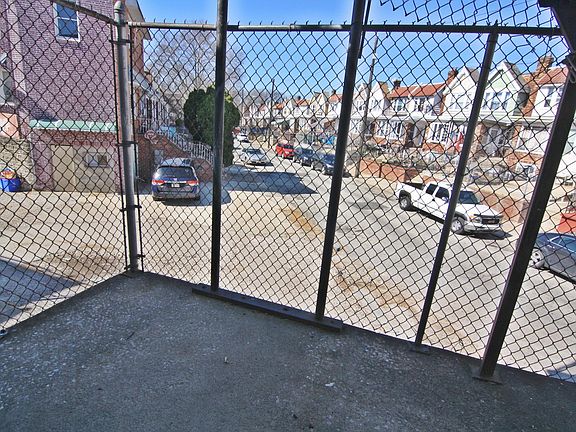 4th image of 4060 Roosevelt Blvd APT 1