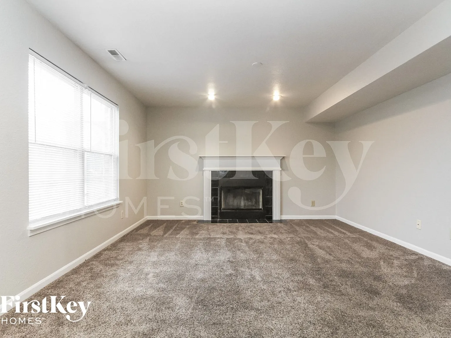 3 bed, 2.5 bath, 2320 sqft, $2,260 — Photo 2