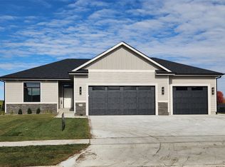 530 Walnut Dr, Huxley, IA 50124