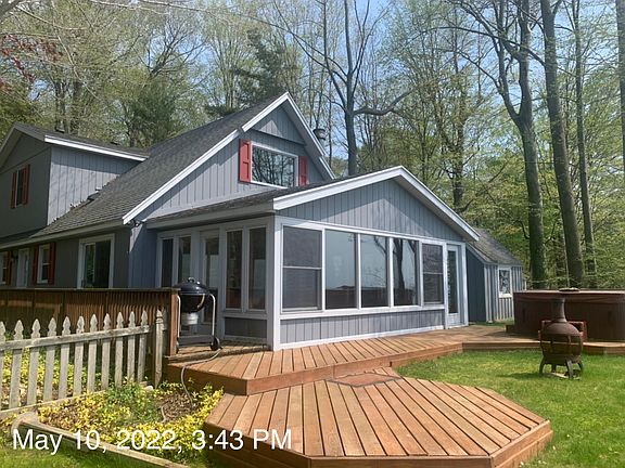 3rd image of 997 Lake Ln