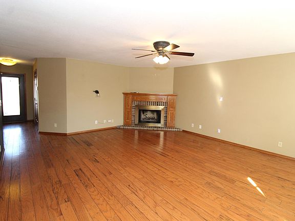 3rd image of 1106 W Cottonwood St