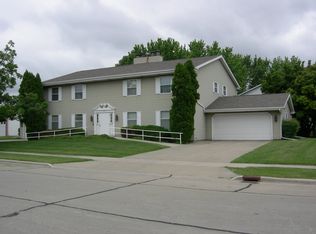 725 Starboard Ct W #B, Oshkosh, WI 54901