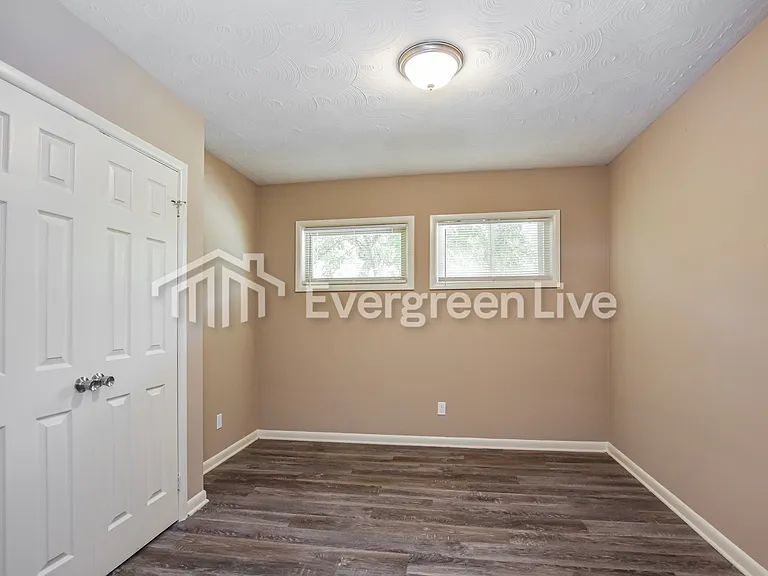 2220 11th St SE — Photo 12