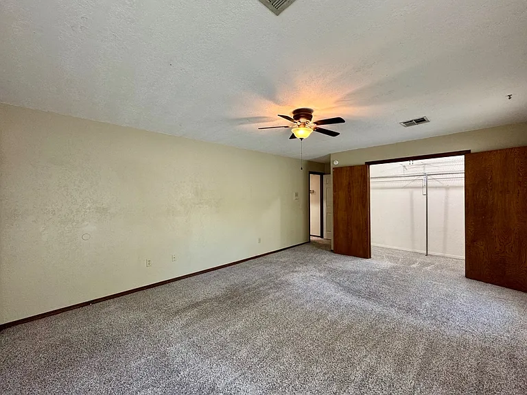 428 Sundance Ln — Photo 25