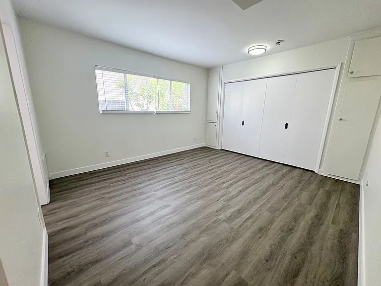 Peerless Apartments — Photo 18