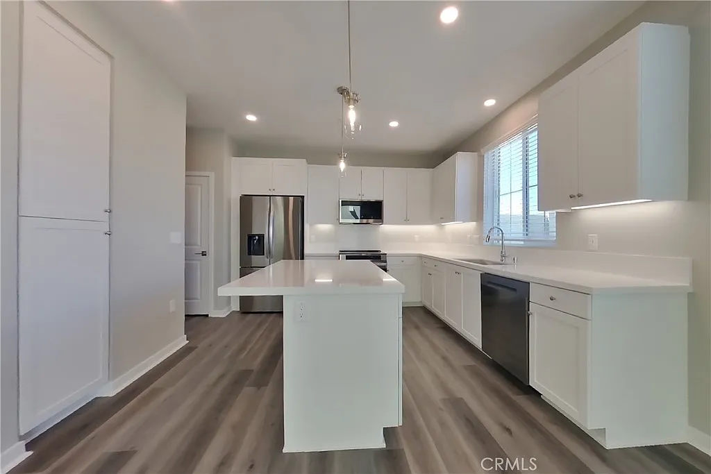 3 bed, 2.5 bath, 1532 sqft, $3,439 — Photo 4